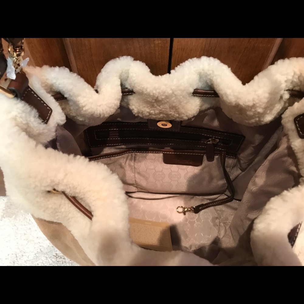 Michael Kors Tan Shoulder Bag Elegant Design - Picture 5 of 5